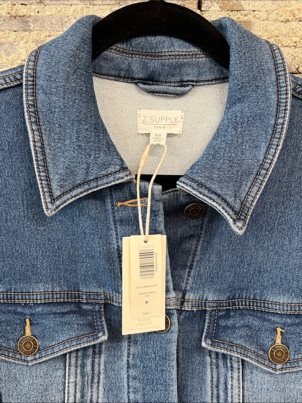 NWT Z Supply Dallas Medium Wash Denim Trucker Jacket with stretch - Picture 4 of 14